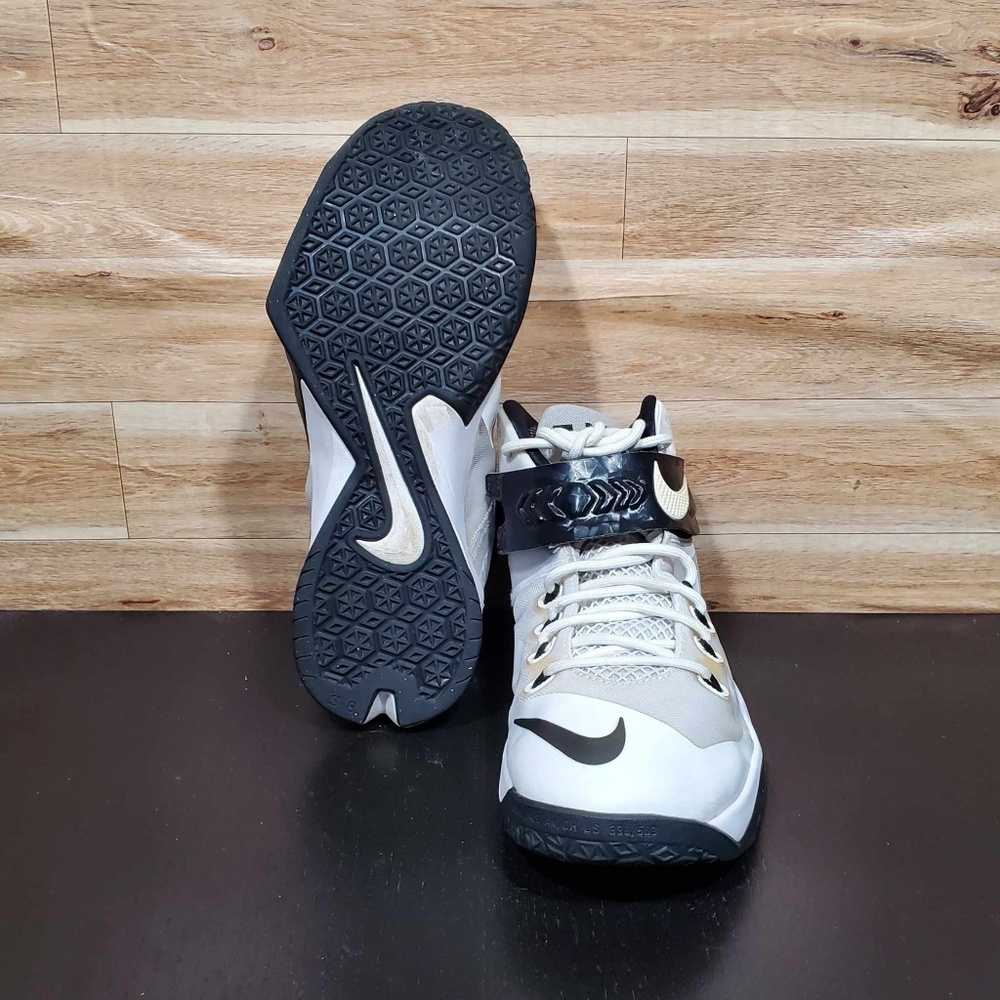 Nike LeBron Zoom Soldier 8 TB White Black Sneakers Men's Size 9 - Picture 11 of 12